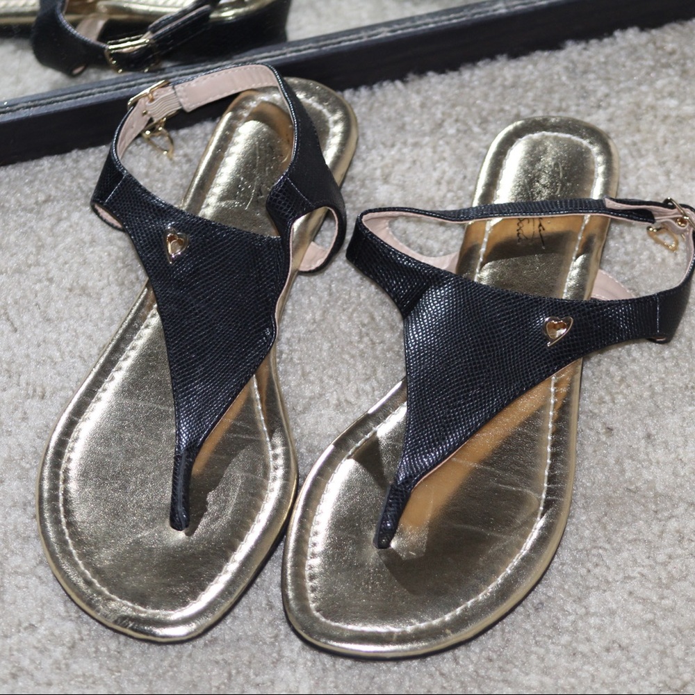 Golden sandals size 7W ‼️